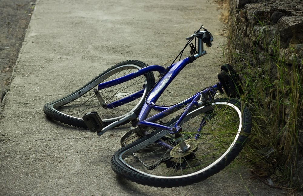 Los Angeles, CA - Bicyclist Injured in Crash at Bluffside Dr & Vineland Ave