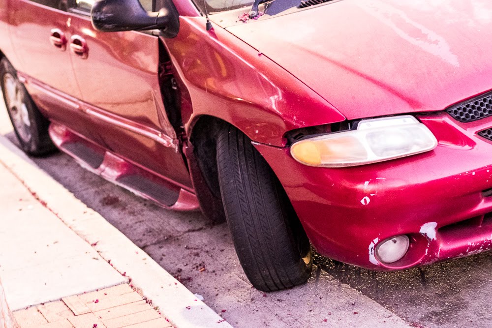 Santa Ana, CA - Injury Crash Reported on E 1st St